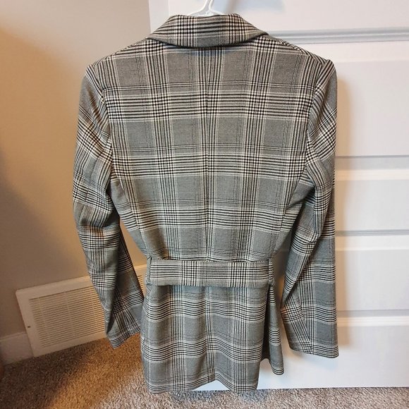 BNWOT H&M plaid buttonless blazer (size 0) - Picture 3 of 4
